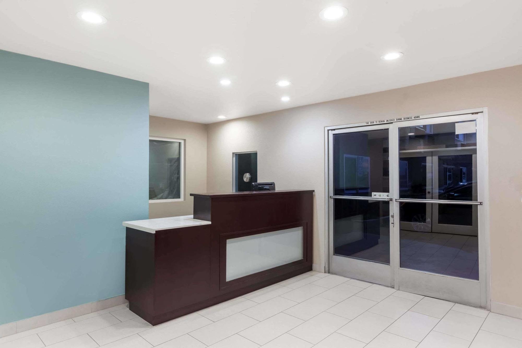 Super 8 By Wyndham San Diego/Imperial Beach Екстер'єр фото
