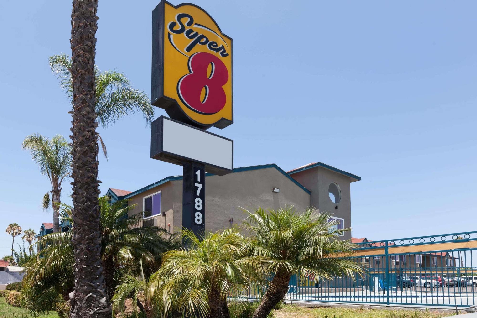 Super 8 By Wyndham San Diego/Imperial Beach Екстер'єр фото